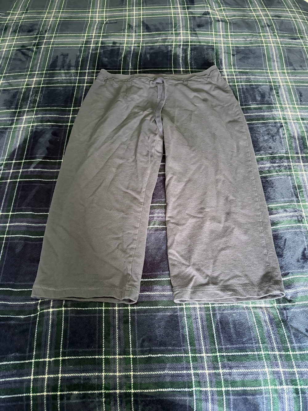 Merona Navy blue cotton capri pants w/drawstring waist. Size XS.
